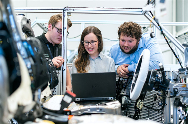 “车轮上的翻译家”一百分翻译为汽车行业提供成熟的语言解决方案 “车轮上的翻译家”一百分翻译为汽车行业提供成熟的语言解决方案